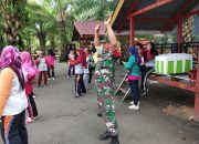 Babinsa Koramil Wotu Senam Bersama Ibu Persagi Luwu Timur di Pantai Balo-balo
