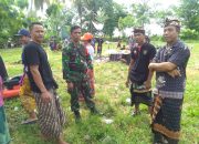 Jalin Toleransi, Babinsa Desa Benteng Hadiri Upacara Ritual Ngaben