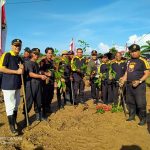 Dukung Program Kapolri, Personil SENKOM Makassar Tanam Pohon