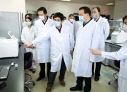 China melaporkan 304 kematian akibat virus Corona dan memecat pejabat karena pekerjaan yang buruk