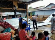 Wujud Kepedulian, Bhabinkamtibmas Sambangi Warga Korban Bencana Alam