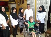 Kadinsos Serahkan Bantuan Kursi Roda ke Warga Tappanjeng