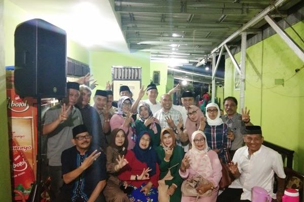 Alumni Ika Smaga SMAN 3 Makassar Angkatan 80 sampai 85 Hadiri Ta'zia ke 40 di rumah Anggota Komisi B DPRD Kota Makassar