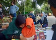 Creatif, Mahasiswa Sinjai manfaatkan Car Free Day untuk lapak buku karyanya