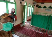 Cegah COVID-19, Lurah Empoang Gencarkan Penyemprotan Desinfektan