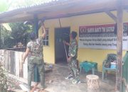 Wujud Kepedulian TNI, Personil Koramil Wotu Bedah Rumah Warga Binaan di Desa Tarengge