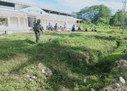 Babinsa Bersama Aparat Desa Karya Bakti Bantu Warga Bersihkan Pasar Rakyat Margolembo