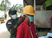 Cegah Penyebaran Covid-19, Satgas Yonif 133/YS Sempot 3 Desa dengan Disinfektan