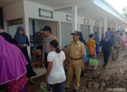 Laksanakan Pengamanan di Pasar, Bhabinkamtibmas Bulukunyi Himbau Warga Jaga Kamtibmas