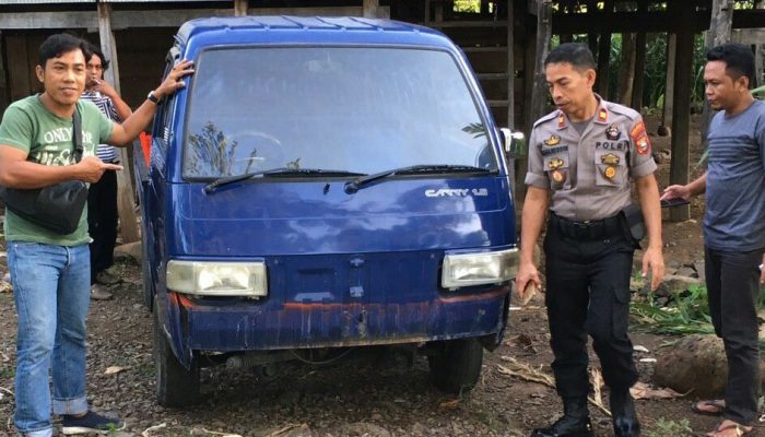 Bersama warga, Polisi amankan mobil Pick Up tak Bertuan di Bantaeng