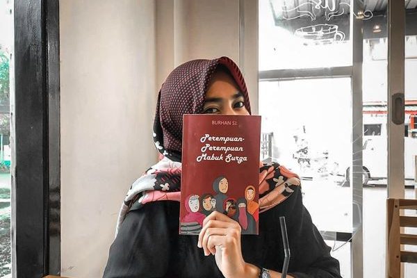 Perempuan perempuan Mabuk Surga