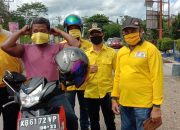 Peduli Kesehatan Masyarakat, DPD Partai Golkar Sekadau Bagi-bagi Masker dan Tong Air Cuci Tangan