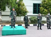 Apel Pagi Dipimpin Danrem 143/HO, Berikan Jam Komandan Personel Korem 143/HO