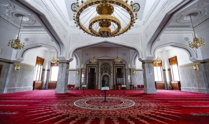Muslim mulai menandai Ramadhan yang tenang di bawah penutupan coronavirus