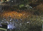 Ribuan orang menentang kesepakatan koalisi Israel