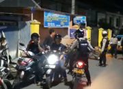 VIDEO: Cegah Penularan Covid-19, Polisi Bubarkan Kerumunan remaja di Bone saat potroli Mobile