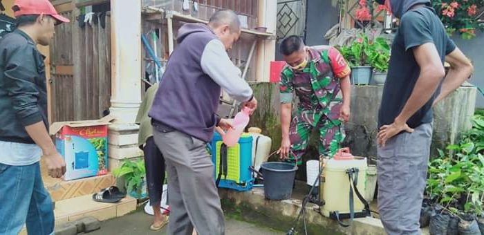 Cegah Penularan COVID-19, Sejumlah Masjid di Kelurahan Balakia Disemprot Desinfektan