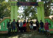 Penyemprotan Desinfektan Susulan Oleh Kepala Desa Topanda Bersama Mahasiswa KKN UIN