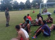 Upaya Babinsa Koramil Mangkutana Terus Sosialisasikan Pencegahan Covid-19 di Lapangan Wonorejo Luwu Timur