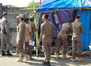 Satpol PP Bone Tertibkan Lapak Dagang Kaki Lima Jelang Ramadhan