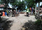 Perlancar Transportasi Warga Saat mengangkut Hasil Bumi, Kades Pattiro Lakukan Pengecoran Rabat Beton di Bonto Tala