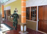 Lindungi Warga Papua, Satgas Yonif 713 Disinfektan Muara Tami