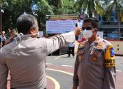 Personel Polres Takalar Rutin Berjemur dan Ukur Suhu Tubuh