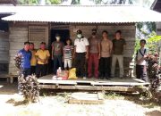 Dampak Covid-19, Polsek Nanga Mahap Bakti Sosial Serahkan Bantuan Sembako