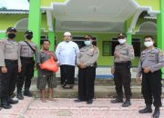 Pengurus Masjid, Pemulung dan Pekerja Warkop Juga Dapat Paket Sembako dari Polres Sekadau