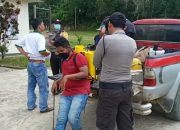 Peduli Kesehatan, PT. KSP Semprotkan Disinfektan di Mapolsek Belitang