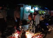 Gelar Patroli Malam, Personil Polsek Pattallassang Bubarkan Warga Yang Masih Berkumpul