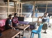 Sambangi Kades Moncongkomba, Kapolsek Polsel Ajak Jaga Kamtibmas dan Cegah Covid 19