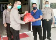 Kapolres Sekadau Peduli, Bagikan Sembako kepada Wartawan