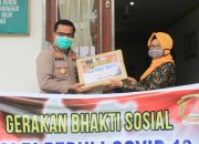 Peduli COVID-19, Polres Sekadau Peduli Kasih Bagikan Sembako Untuk Masyarakat