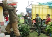 Personel Kodim 1204/Sgu Juga Bantu Bulog Dalam Pengemasan