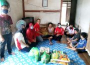 Dewan Sekadau Berikan Bantuan Kepada Keluarga Lumpuh Layu di Desa Tinting Boyok