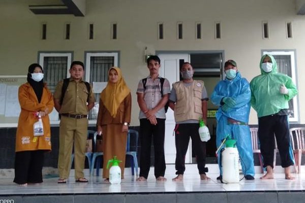 JAPIK Sinjai Bersama GARASHITA Lakukan Penyemprotan Desinfektan di Desa Gunung Perak