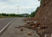 Miris, Drainase di Ruas Jalan Weda – Kobe Tertimbun Longsor Dibiarkan Begitu saja