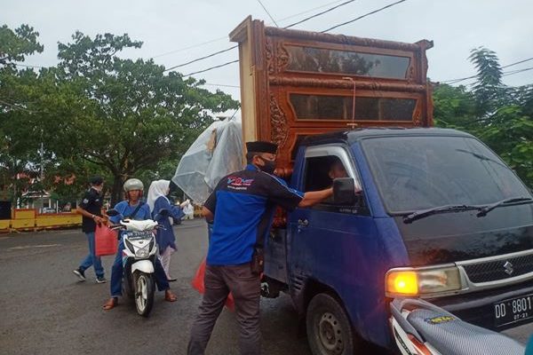 V-One Jeneponto BERBAGI TAKJIL, BERBAGI KEBAHAGIAAN dalam masa Pandemi Covid.19