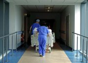 Obat pengencer darah dapat membantu menyelamatkan nyawa pasien COVID-19: dokter UK