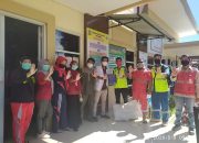 Peduli Tim Medis, PT Nindya Karya Serahkan Bantuan APD ke Puskesmas Tolo