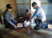 Peduli Covid 19, Personel Polsek Polsel Bagikan Sembako Ke Masyarakat Kurang Mampu