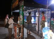 Babinsa Koramil Wotu Pantau Warga Cek Suhu Tubuh di Posko Covid-19 Desa Tarengge