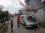 Pemdes Mandiri Lutim Berbagi Takjil kepada Pengendara