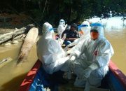 Cegah Penyebaran, Babinsa Kapuas Jemput Pasien ODP Gunakan Speedboat