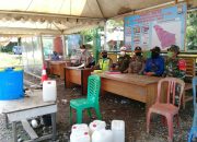 Babinsa Koramil Wotu Pam di Posko Siaga Covid-19 Batas Lutim-Lutra