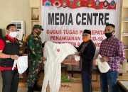 Dandim 1410 Serahkan 50 Paket Hazmat ke Gugas Covid-19 Bantaeng