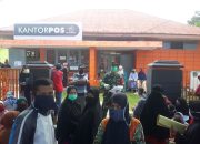 Babinsa Koramil Wotu Dampingi Pemberian BST di Kantor Pos