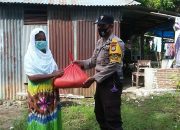 Peduli Masyarakat Terdampak Covid-19, Bhabinkamtibmas Kelurahan Sabintang Berikan Sembako ke Warga