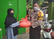 Ramadhan Berbagi, Bhabinkamtibmas Kelurahan Pattallassang Bagikan Sembako ke Warga Kurang Mampu